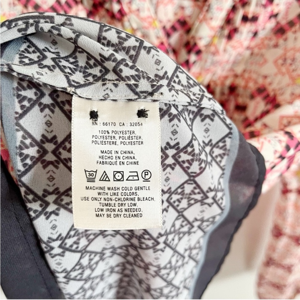 HD in Paris Anthropologie Kaveri shirt white red geometric pleated lightweight - Picture 8 of 10